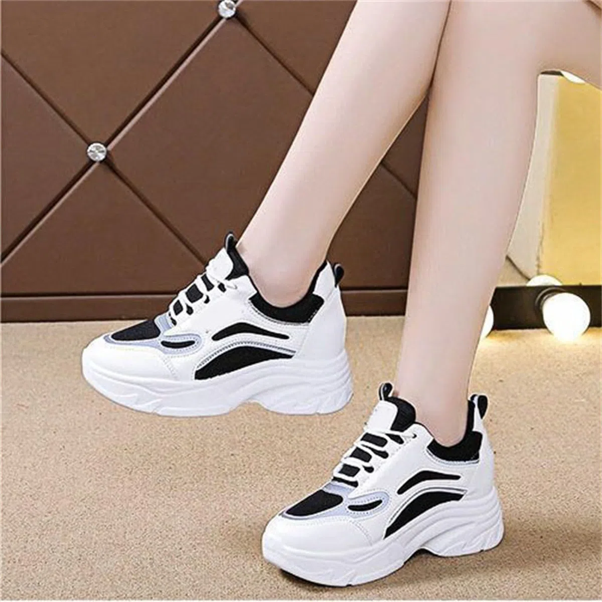 Scarpe da ginnastica da donna bianche con tacco, traspiranti, in pelle, con zeppa, scarpe sportive rialzate, per il tempo libero, scarpe da passeggio, suola morbida, scarpe da donna