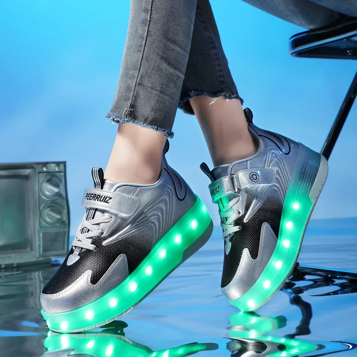 Ragazzi e Ragazze LED Glow Multicolor USB Ricarica Scarpe da Skateboarding Tecnologia Ruote Retractable Outdoor Esercizio Scarpe Sportive Regalo dei Bambini