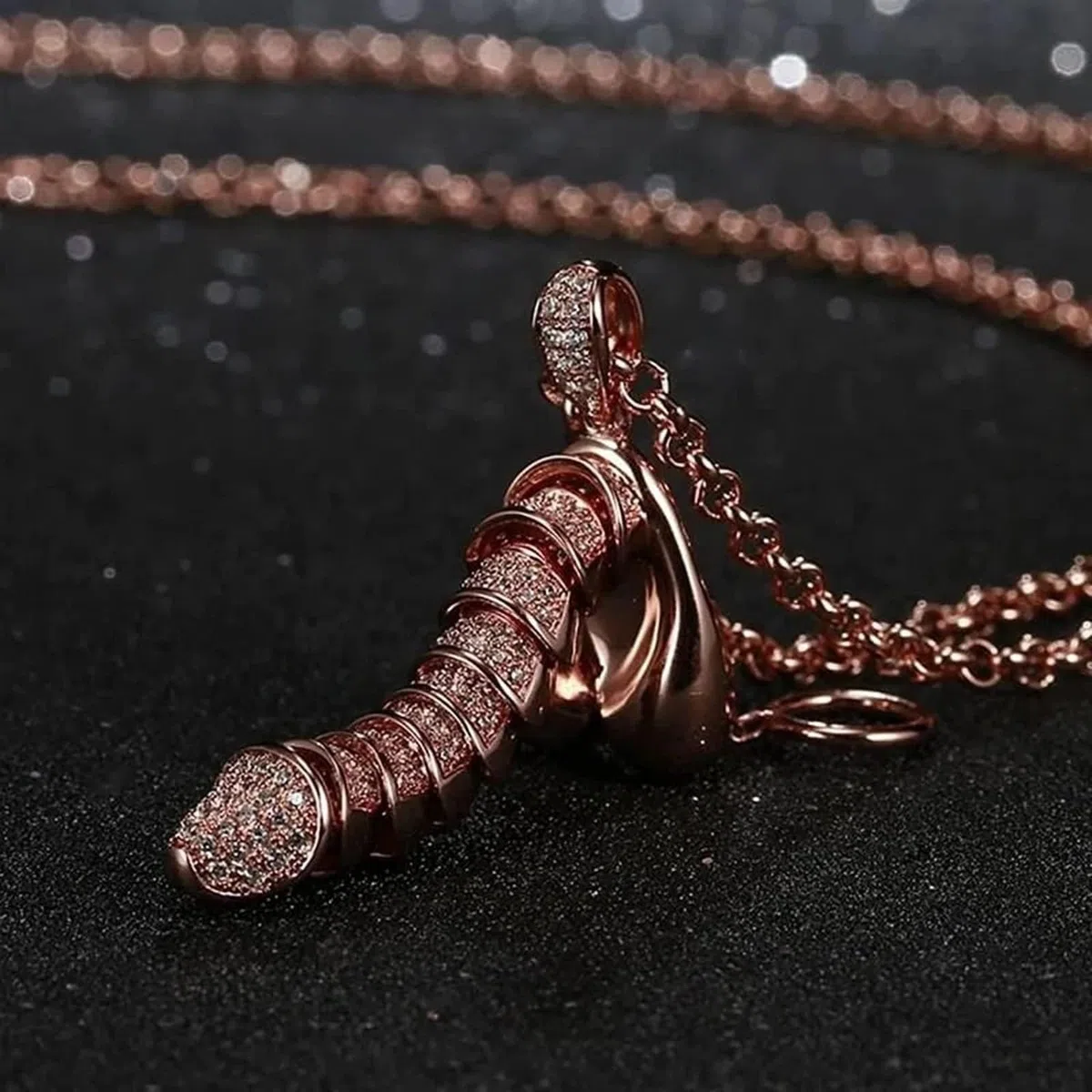Divertente ciondolo con pene erettile, collana sexy a forma di stelo creativo, collana personalizzata con ciondolo creativo per il sesso, regalo per ornamento con ciondolo in piedi per ragazze