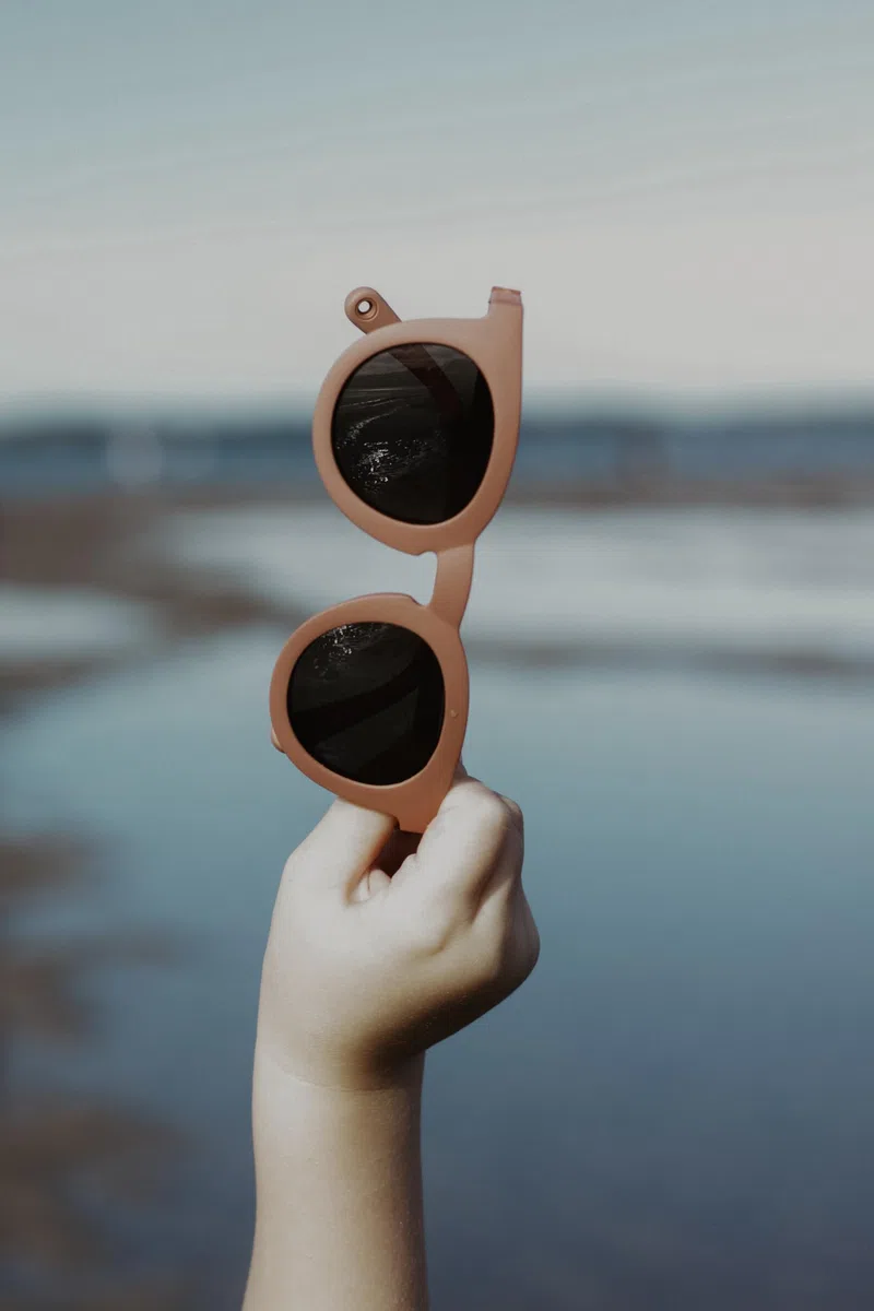 BÉABA, Occhiali Da Sole Per Bambini 4-6 Anni, Protezione 100% UV - CAT 3, Protezione Laterale, Comfort Ottimale, Aste Regolabili A 360°, Adattabili Alla Vista, Collezione Retro