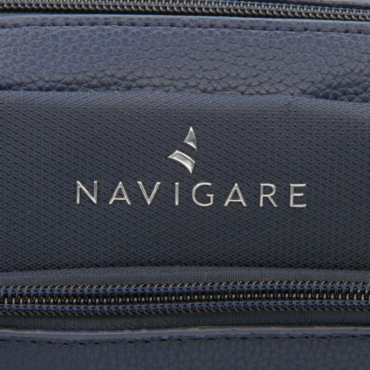 Navigare BORSELLO UOMO TRACOLLA – Borsello Uomo in Ecopelle con Tracolla Regolabile, 2 Tasche con Zip e Scomparti Interni, Stile Elegante e Casual per Lavoro, Viaggio e Tempo Libero
