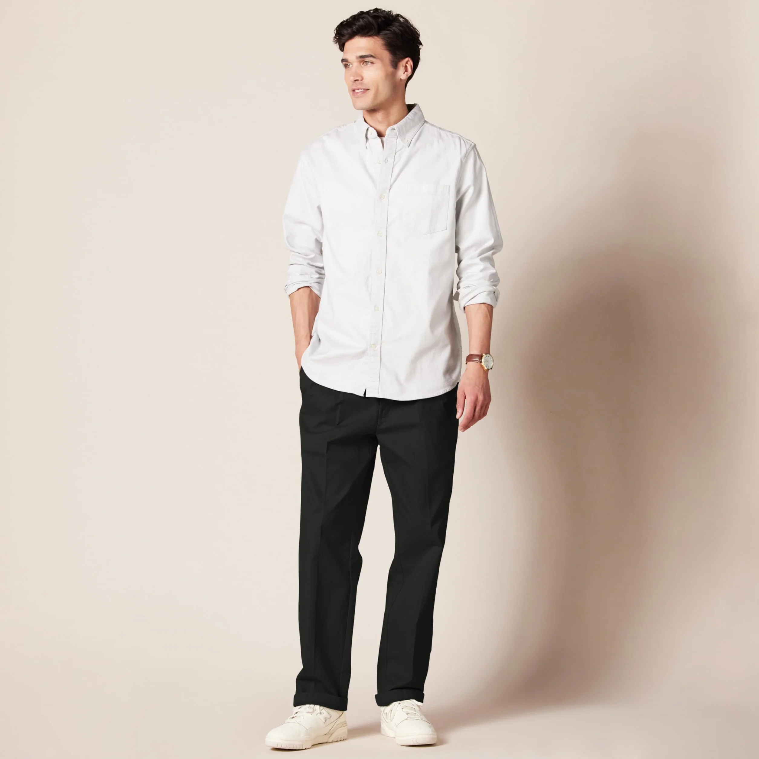 Amazon Essentials Pantaloni Chino Plissettati Anti-Piega, Vestibilità Classica (Disponibili in Taglie Forti) Uomo