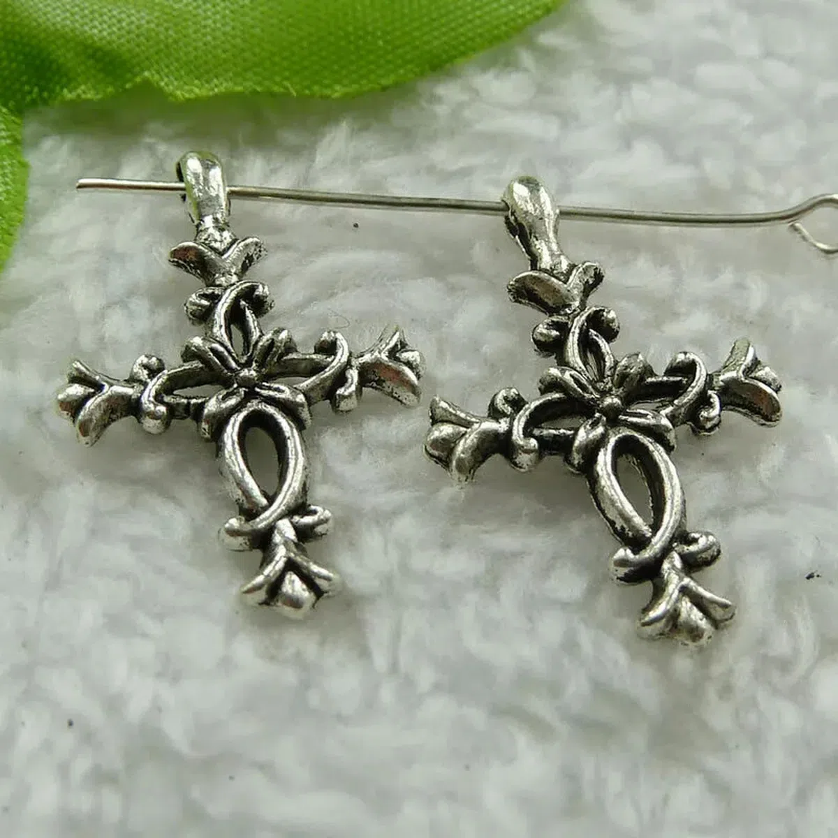 200 Pezzi Croce tibetana in Argento 28x18mm B1482