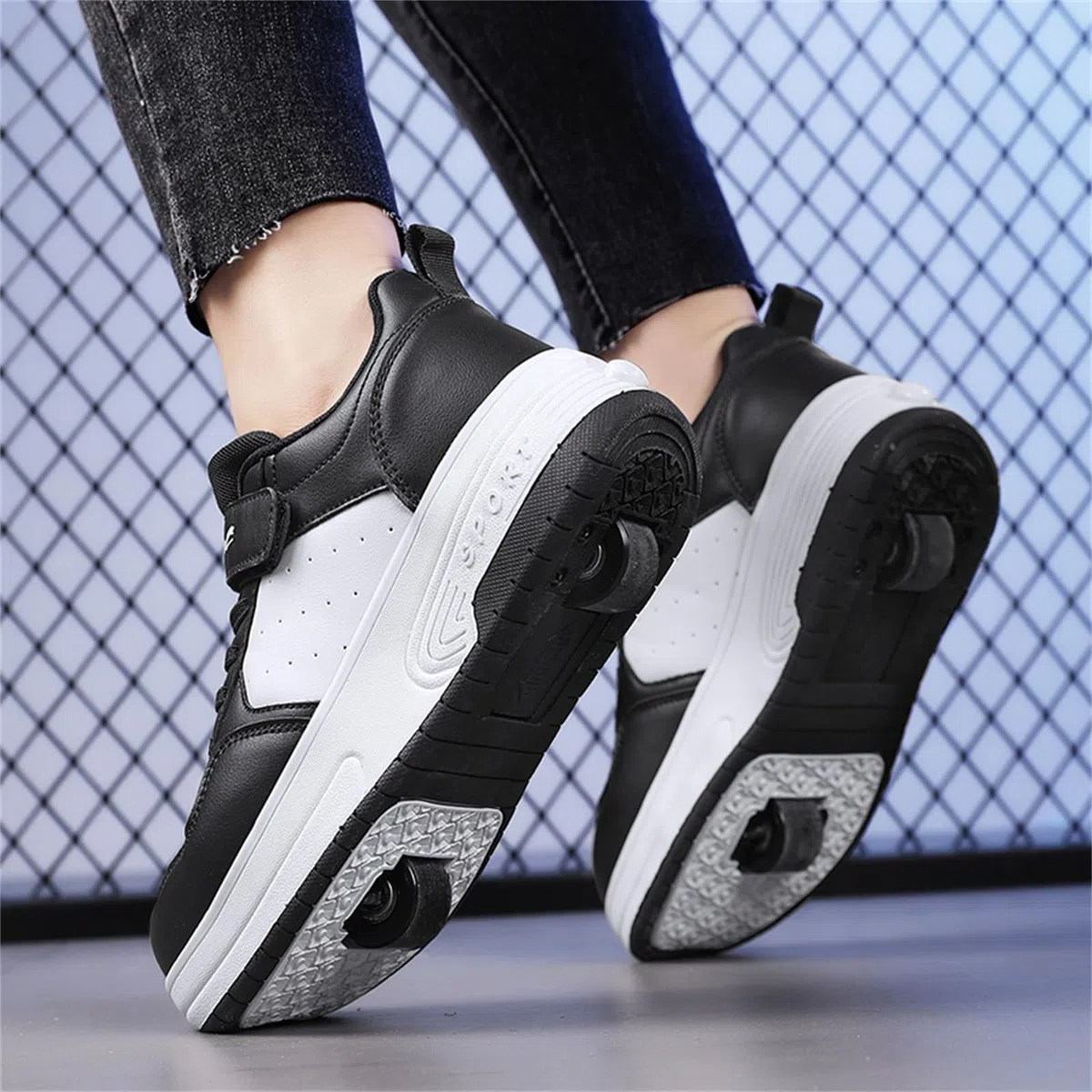 Surwin Moda Scarpe con Rotelle Bambino, Scarpe con Rotelle Bambina, Sportive Scarpe da Skateboard Versatile, Scarpe per Bambini Rotelle a Scomparsa 2 in 1 Unisex