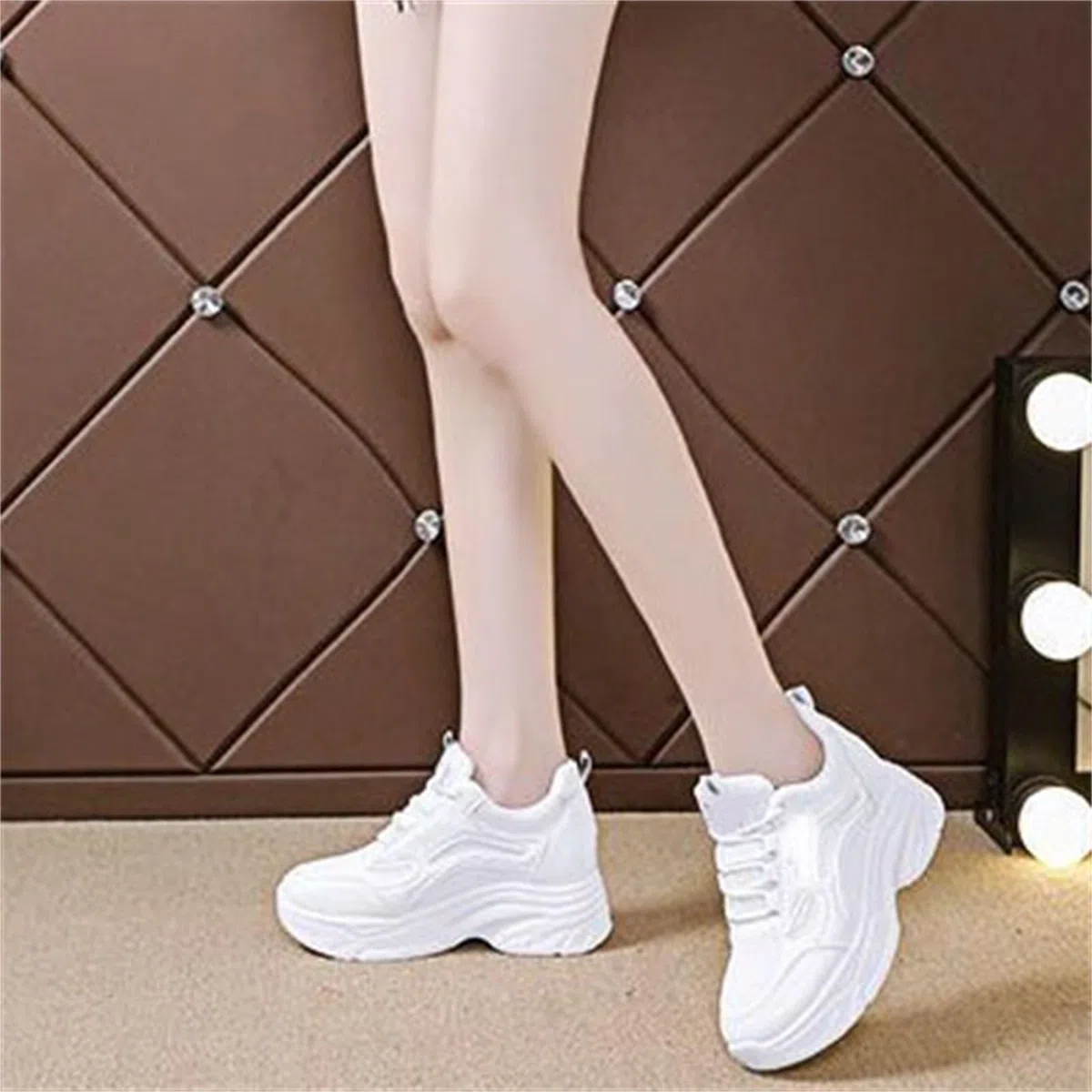 Scarpe da ginnastica da donna bianche con tacco, traspiranti, in pelle, con zeppa, scarpe sportive rialzate, per il tempo libero, scarpe da passeggio, suola morbida, scarpe da donna