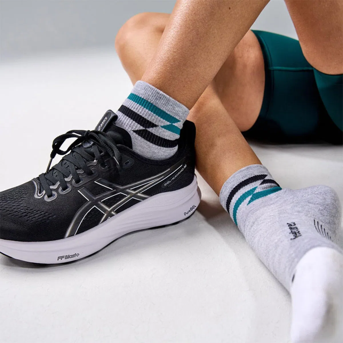 Feetures Elite Max Cushion Quarter Sock- Calzini sportivi da corsa per uomini e donne, compressione mirata, assorbimento dell'umidità