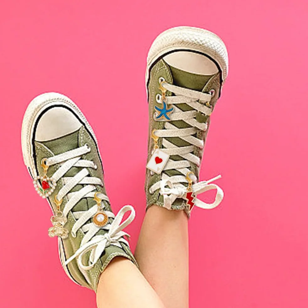 24 ciondoli per lacci. 12 stili, in lega, per scarpe, con chiusura, piccolo fiocco di orso, ciondolo per scarpe da ginnastica Martin Stitch, marcatori per matrimonio, Metallo non prezioso