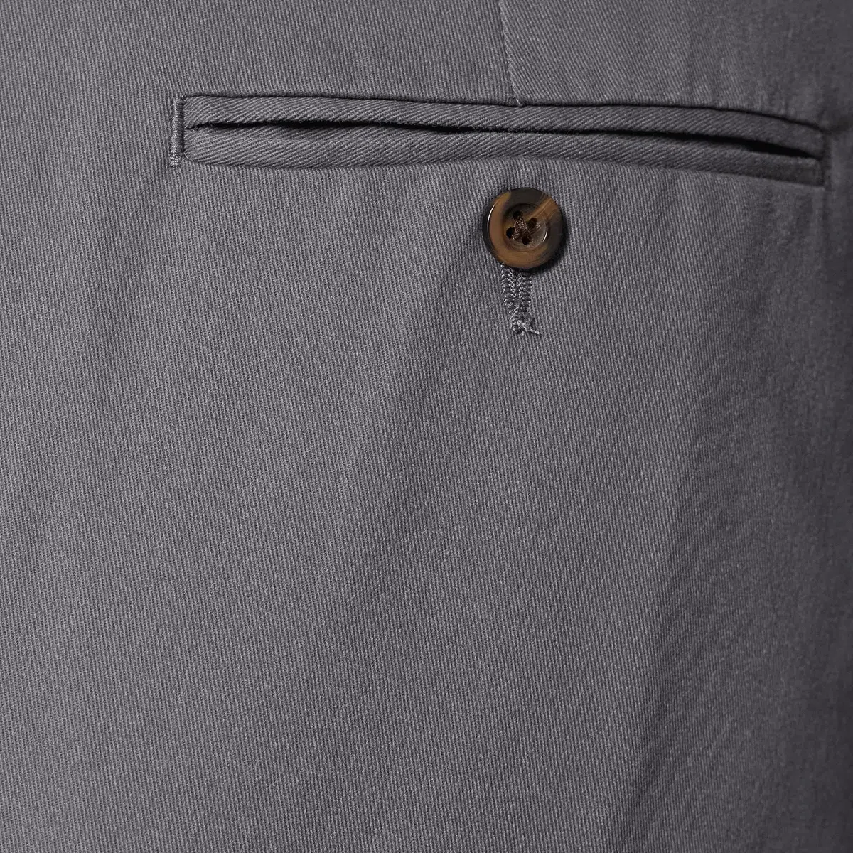 Amazon Essentials Uomo Pantaloni Chino da Lavoro a vestibilità Aderente Anti-Piega e Senza Pince
