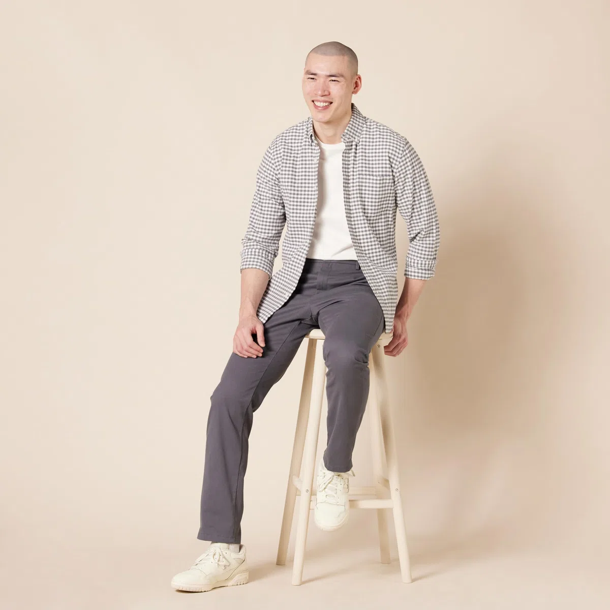 Amazon Essentials Uomo Pantaloni Chino da Lavoro a vestibilità Aderente Anti-Piega e Senza Pince