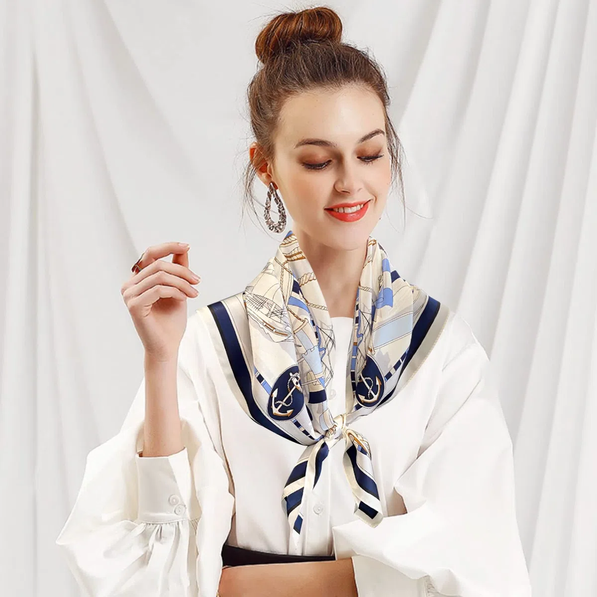 LumiSyne Sciarpe Di Seta Donna Foulard Quadrata 70×70cm Retro Stampato Motivo Geometriche Catena Lettere Leggera Raso Foulard Piccolo Fazzoletto Da Collo Fascia Per Capelli Bandane Copricapo