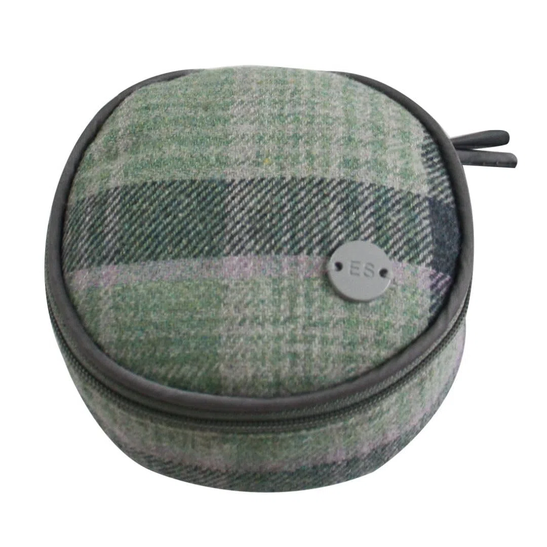Earth Squared Astuccio da viaggio in tweed per gioielli, in tessuto misto lana con fodera morbida, scatola portagioie compatta da viaggio per anelli, orecchini e collane, 10 × 10 × 5 cm (verde gosford