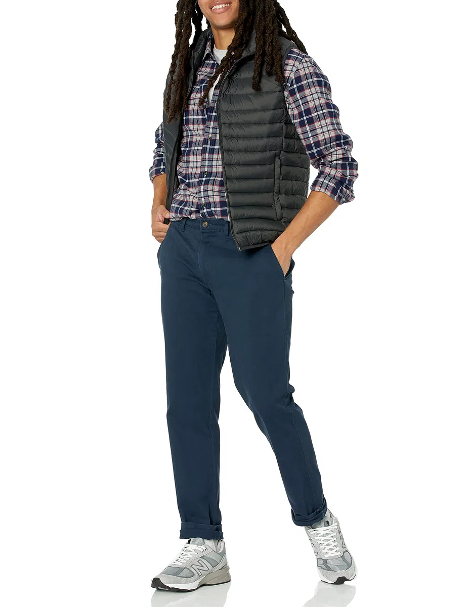 Amazon Essentials Pantaloni Casual Chino Elasticizzati dal Taglio Classico Uomo