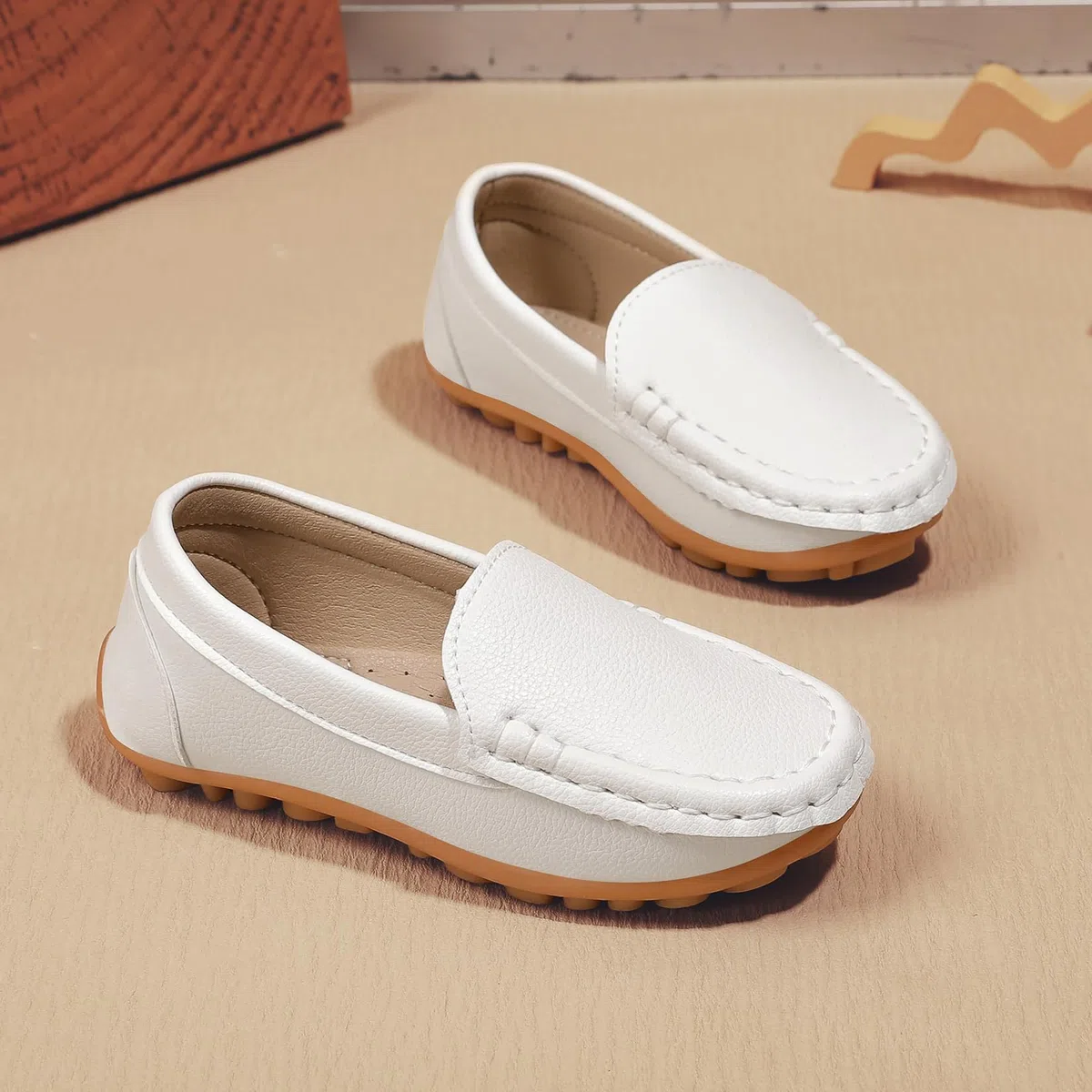 Mocassini Bambini Scivolare su Vestito Basse Mocassino Scarpe per Ragazzi e Ragazze Mocassini da Ragazzo in PU Pelle Scamosciata