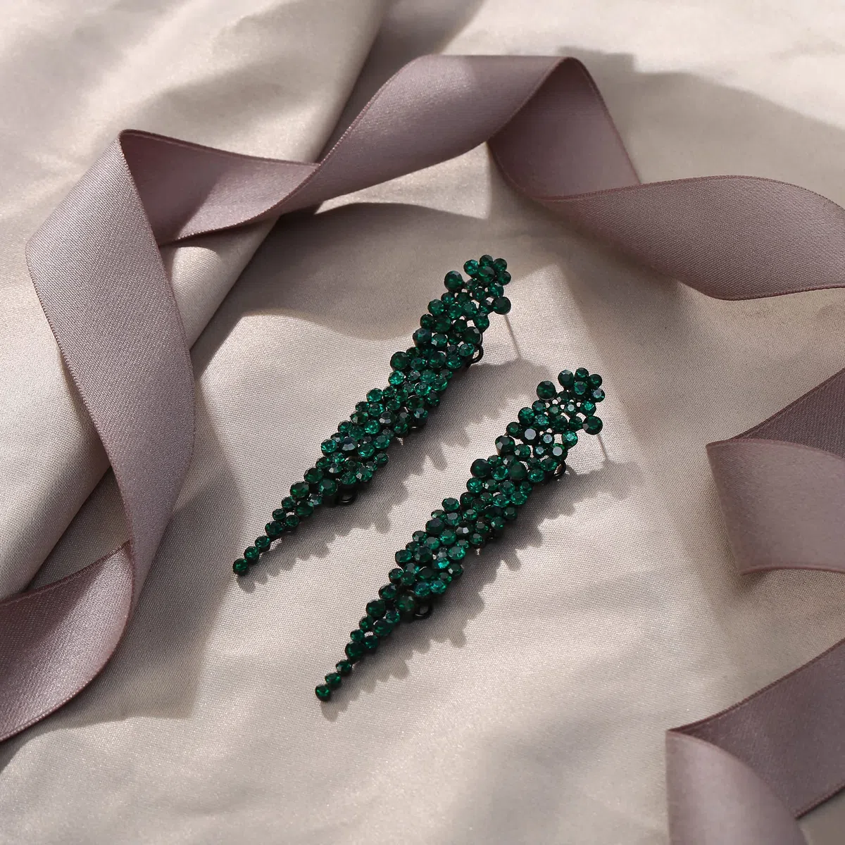 EVER FAITH Cristalli austriaci Art Deco Statement Orecchini, Banchetto Prom Long Chandelier Orecchini pendenti pendenti per donna Verde Nero-fondo