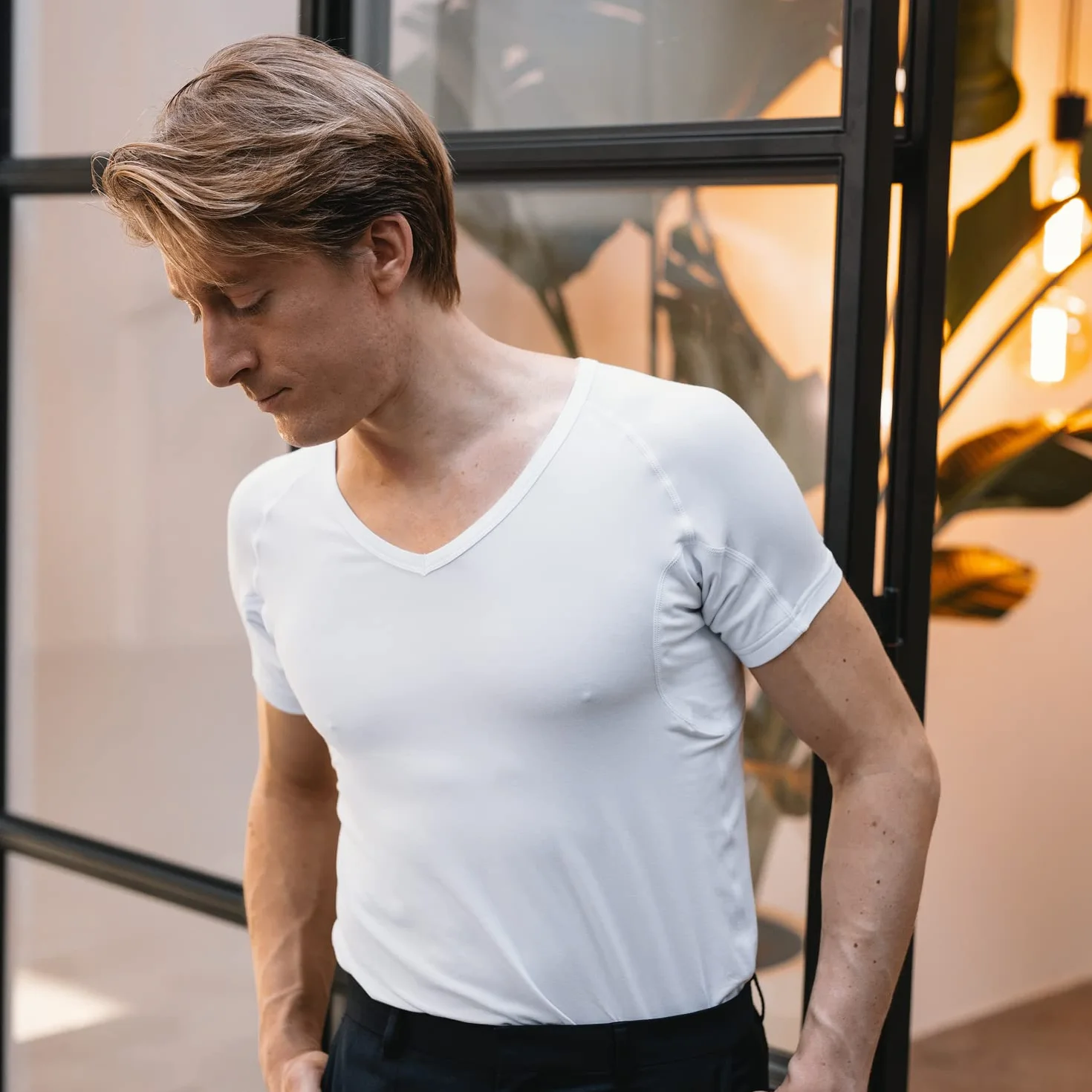 Anti Sudore Shirt - Maglietta Anti-Macchia - Canottiera Anti Sudore - con ArmPads PRO & Trattamento Argento - Uomo - Scollo a V
