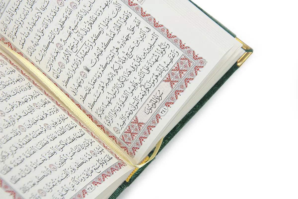 ihvan online, Il Set del Sacro Corano, Scatola Regalo di Preghiera Islamica con Corano in Velluto di Tasca, Tesbih, Coperchio Interno con Nomi di Allah (Asmaul Husna), 3 Pezzi per Regali di Ramadan ed