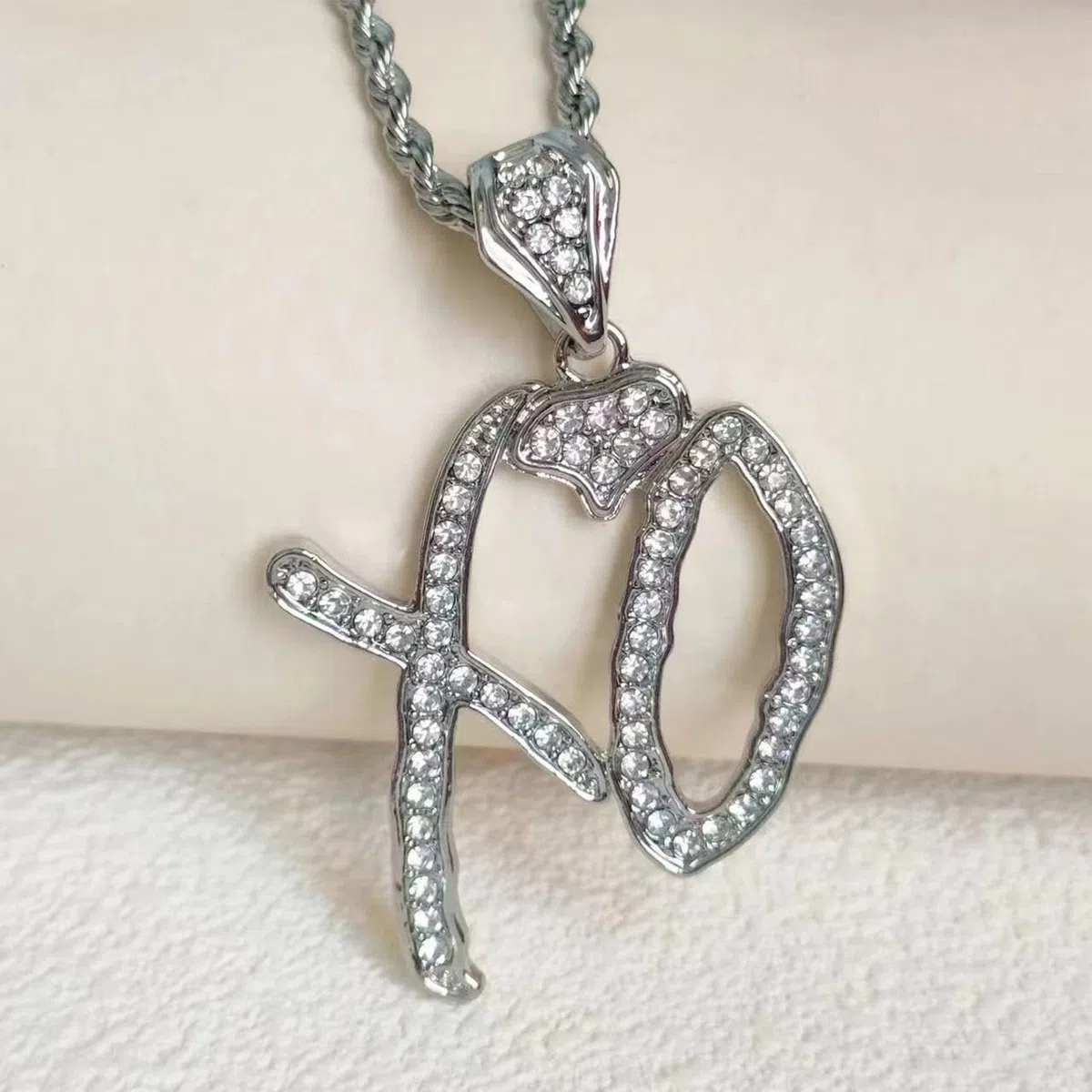 Nuova collana con ciondolo a forma di lettera XO, collana con ciondolo creativo per uomo e donna, accessori versatili e alla moda