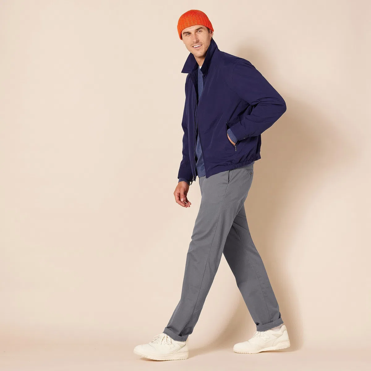 Amazon Essentials Uomo Pantaloni Chino da Lavoro a vestibilità Aderente Anti-Piega e Senza Pince