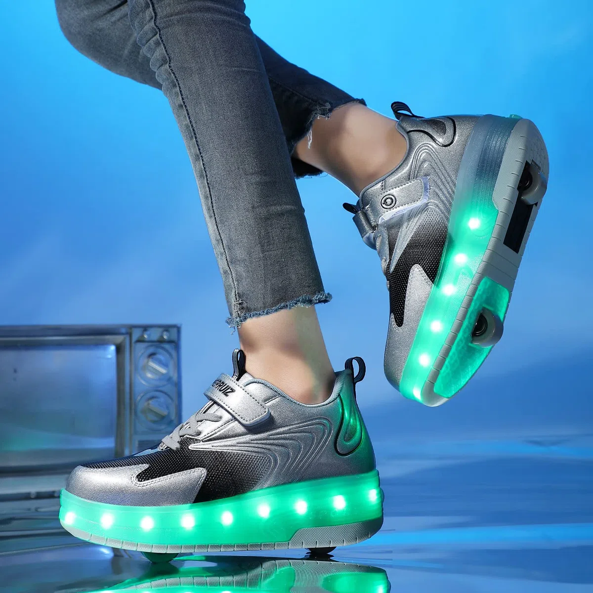 Ragazzi e Ragazze LED Glow Multicolor USB Ricarica Scarpe da Skateboarding Tecnologia Ruote Retractable Outdoor Esercizio Scarpe Sportive Regalo dei Bambini