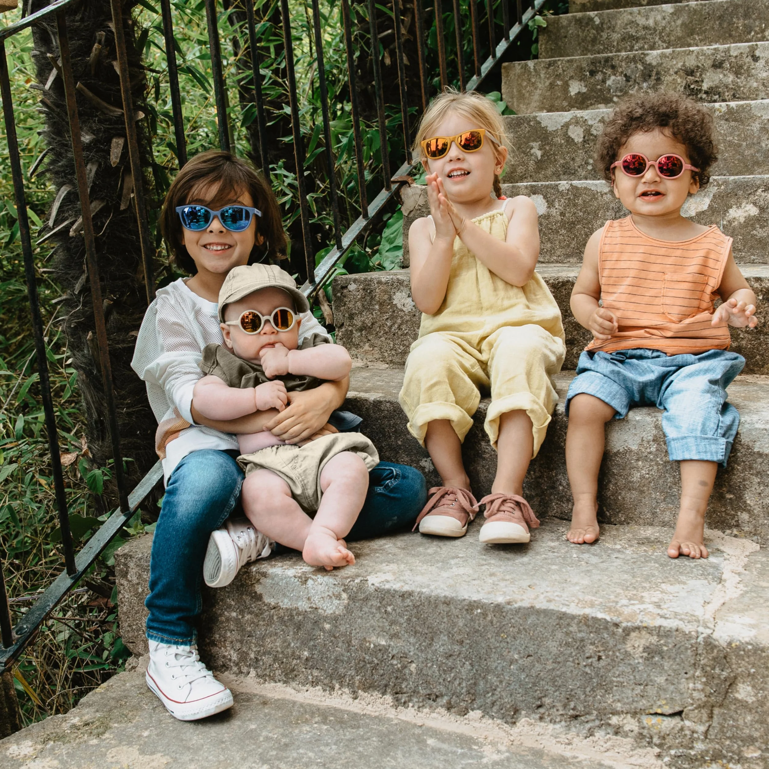 Suavinex, Occhiali da Sole per Bambini da 12 a 24 Mesi, Polarizzati, con Filtro UV 400, Protezione 100% Raggi UVA e UVB, Custodia Inclusa, Flessibili e Leggeri