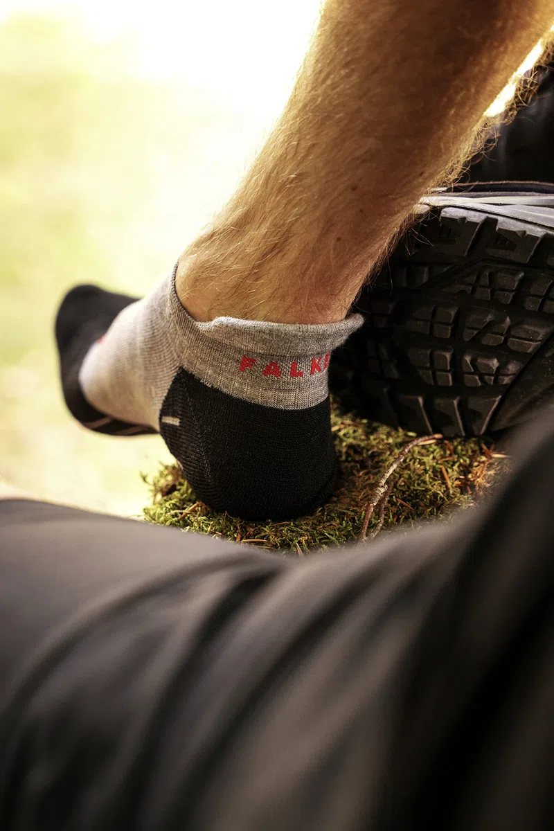 FALKE Uomo TK5 Invisible Calzini da Escursionismo Imbottitura Leggera Anti-vesciche Calze da Trekking Sottili Traspiranti Asciugatura Rapida termoregolanti antiodore Lana Filo Funzionale 1 Paio