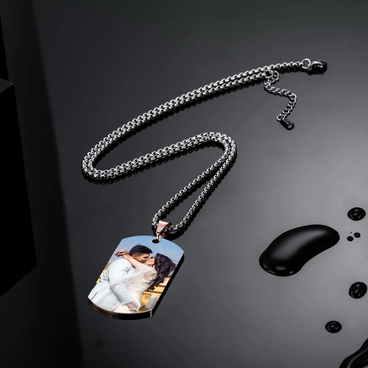 INBLUE Collana con Ciondolo Personalizzato Etichetta per Cani Data/Testo/Foto Collana in Acciaio Inossidabile per Uomo Donna Ragazzi Ragazze Bundle Catena Regolabile, Portachiavi, Silenziatore