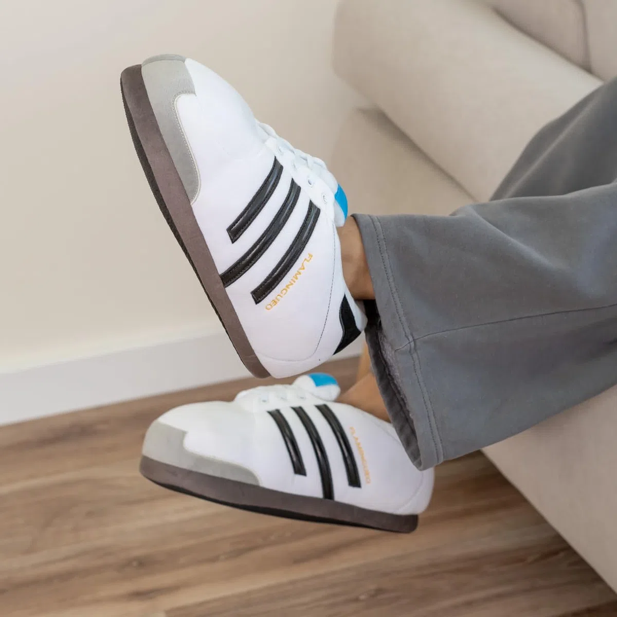 Flamingueo Pantofole Sneakers - Ciabatte Donna Invernali, Pantofole Uomo, Unisex, Ciabatte Invernali Uomo, Regali Divertenti, Taglia Unica