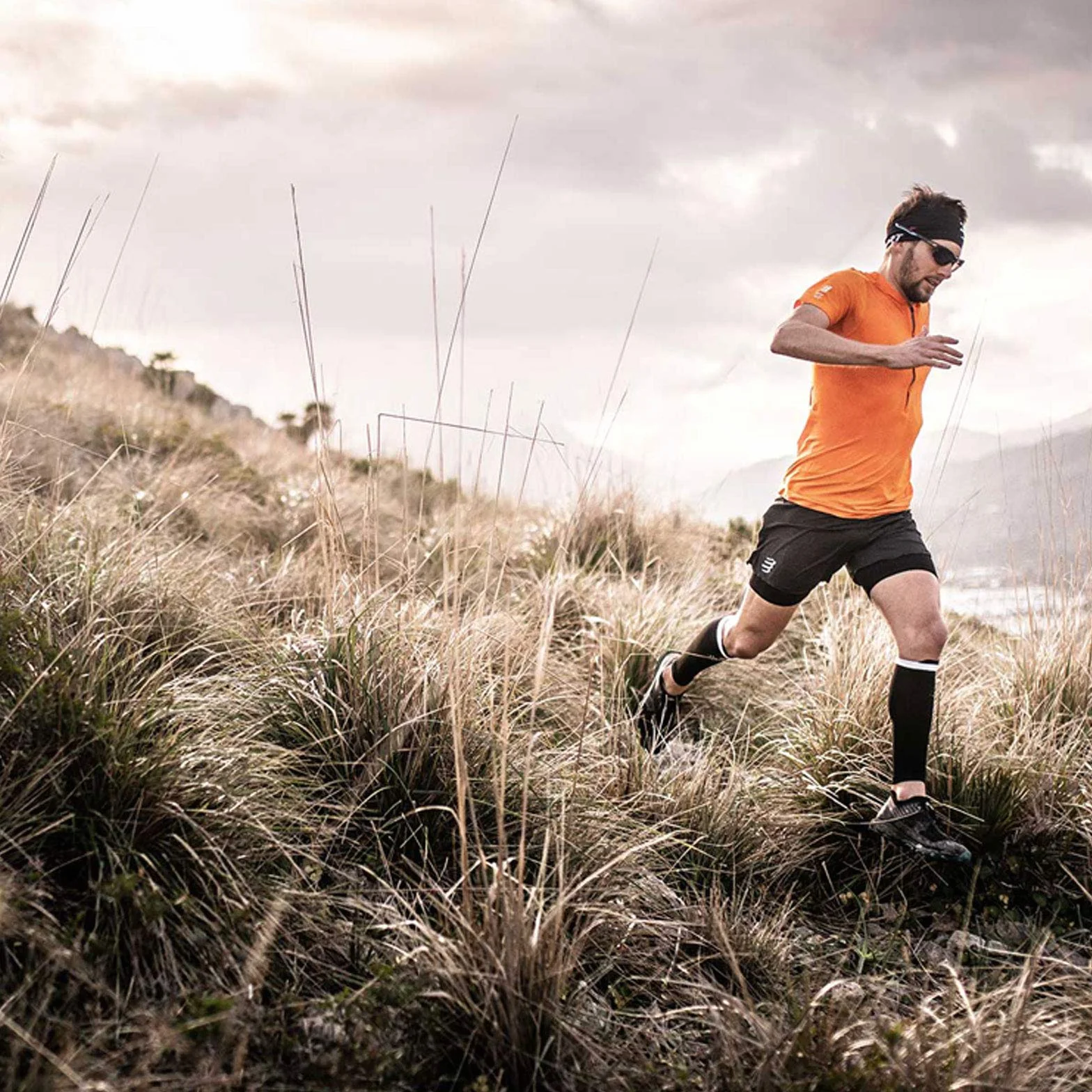 Compressport - R2V2 - Gambaletti di Compressione per Polpacci - Protezione Muscolare, Prestazioni e Recupero - Ultraleggero e Anti-Fatica - Corsa, Ciclismo, Trail e Triathlon