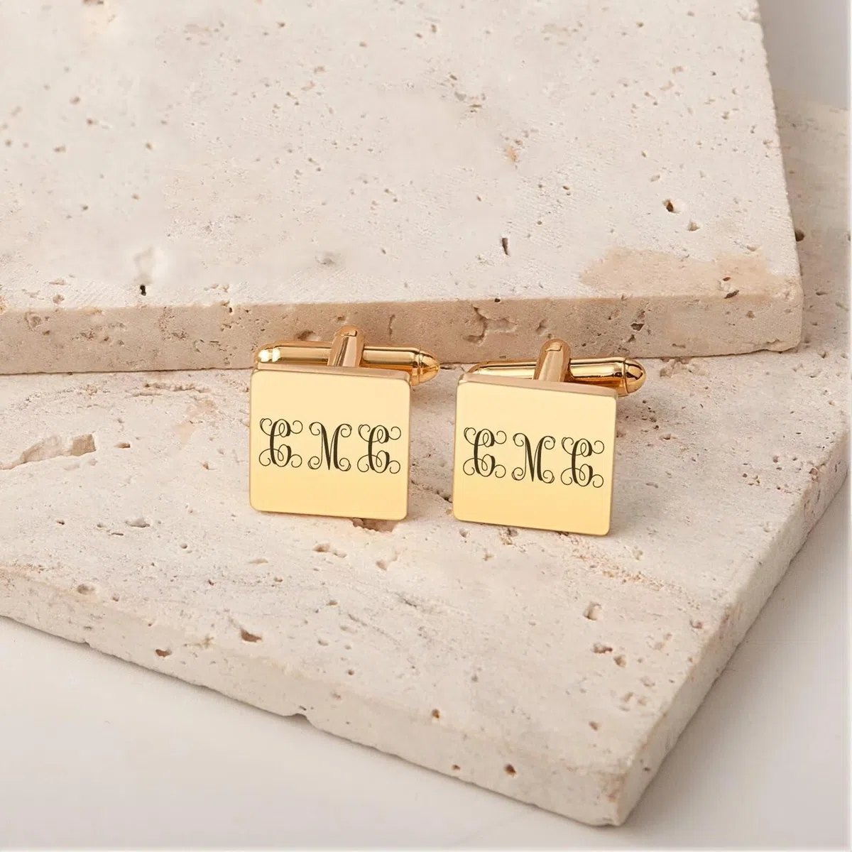 Gemelli in oro - Gemelli con lettera monogramma inciso - Design iniziale dei gemelli personalizzati - Gemelli con nome - Regalo Groomsman