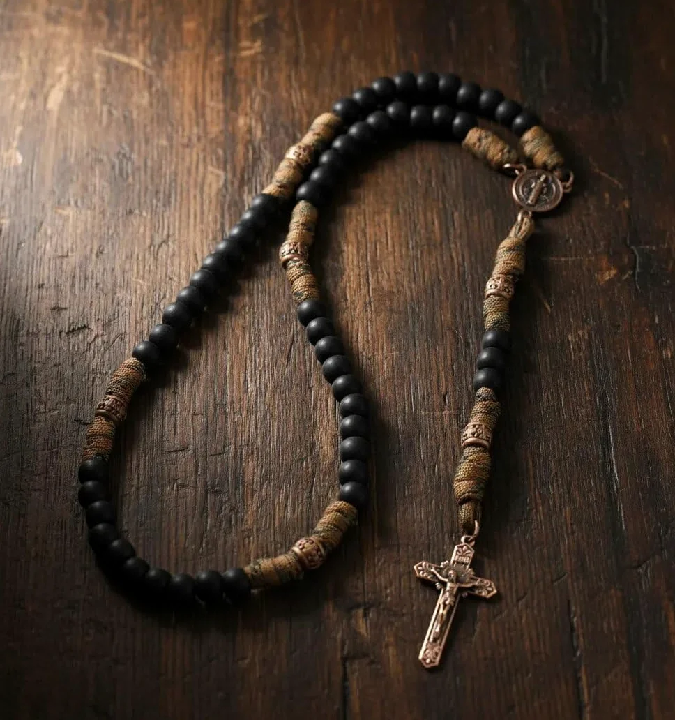 Nazareth Store Bronzo antico San Benedetto Rosario Paracord Nero opaco Perline robuste Rosario Collana con filo forte con croce INRI