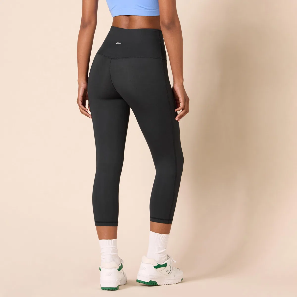 Amazon Essentials Donna Leggings Capri Sportivi Modellanti per Allenamento a Vita Alta (Disponibili in Taglie Forti)