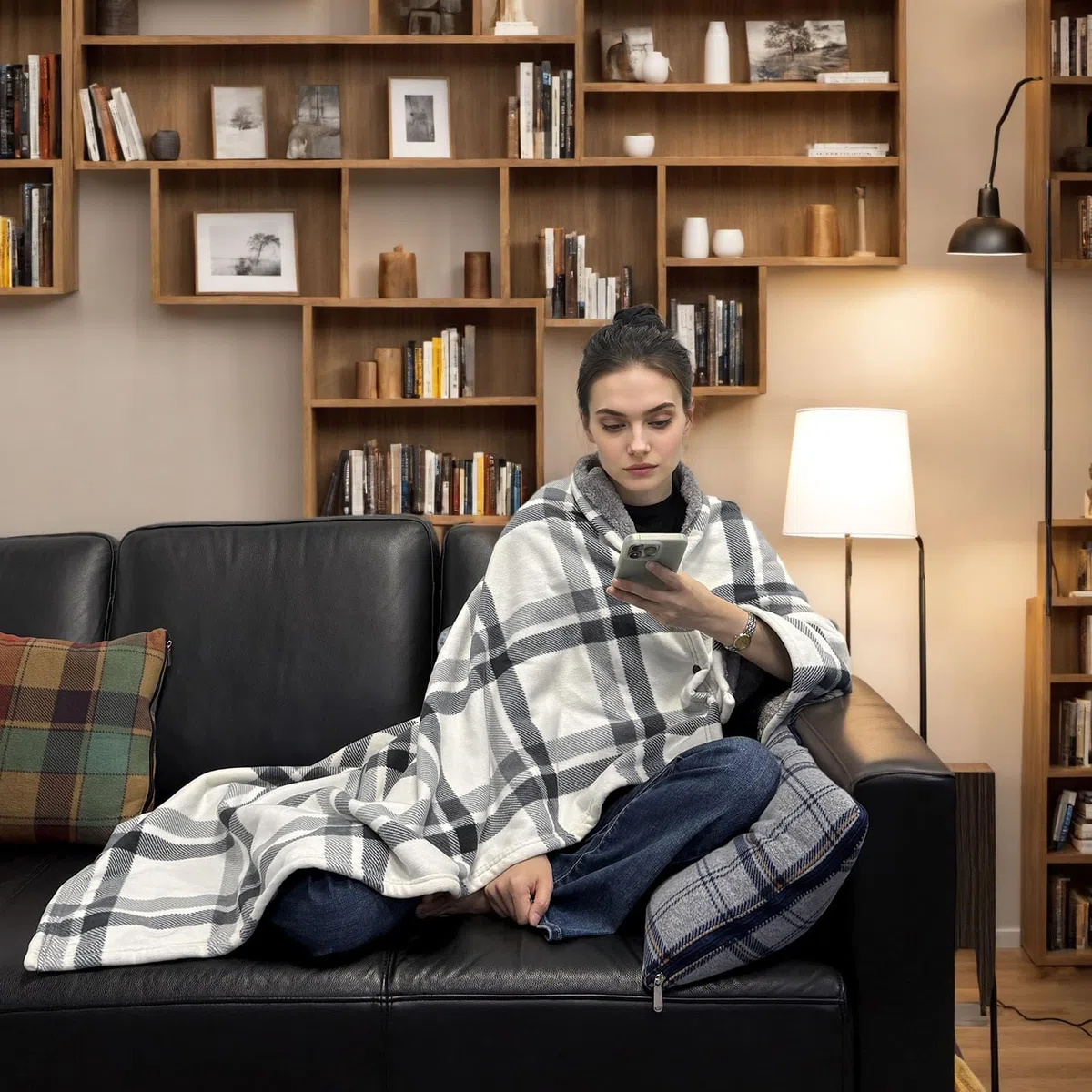 Coperta portatile, cuscino compatto 2 in 1, coperta da donna in pile con bottone, copriletto a quadri, cuscino per letto, divano, ufficio