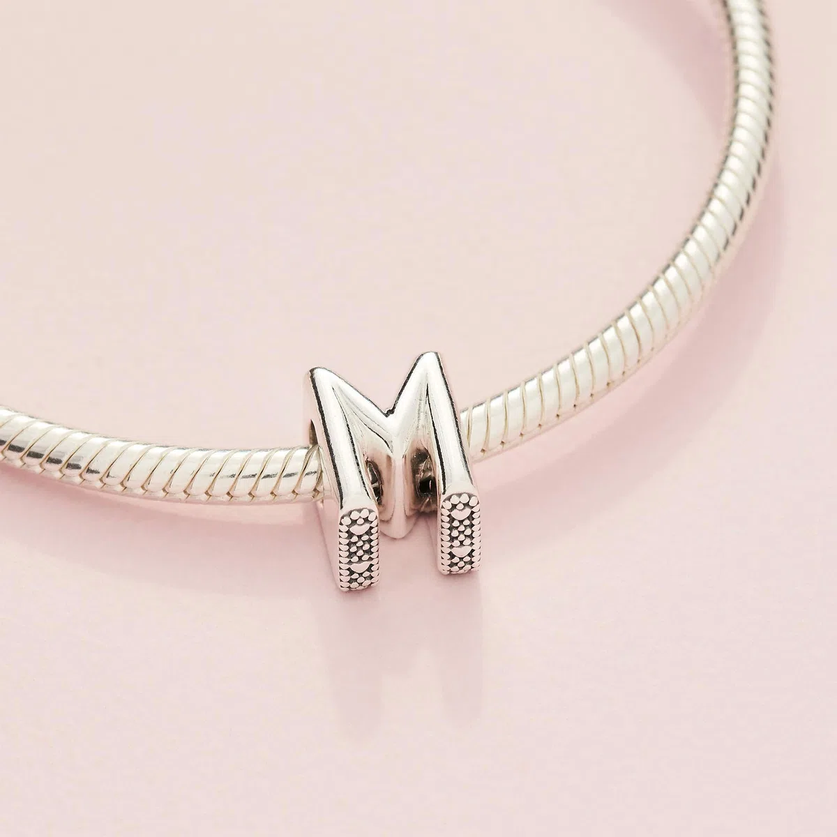 PANDORA Charm Lettera in argento sterling