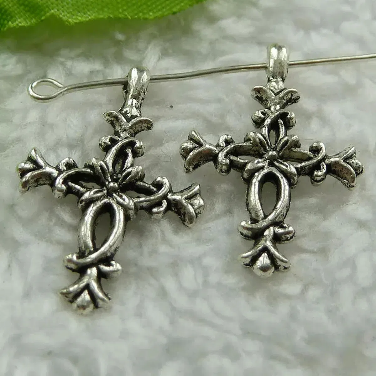 200 Pezzi Croce tibetana in Argento 28x18mm B1482