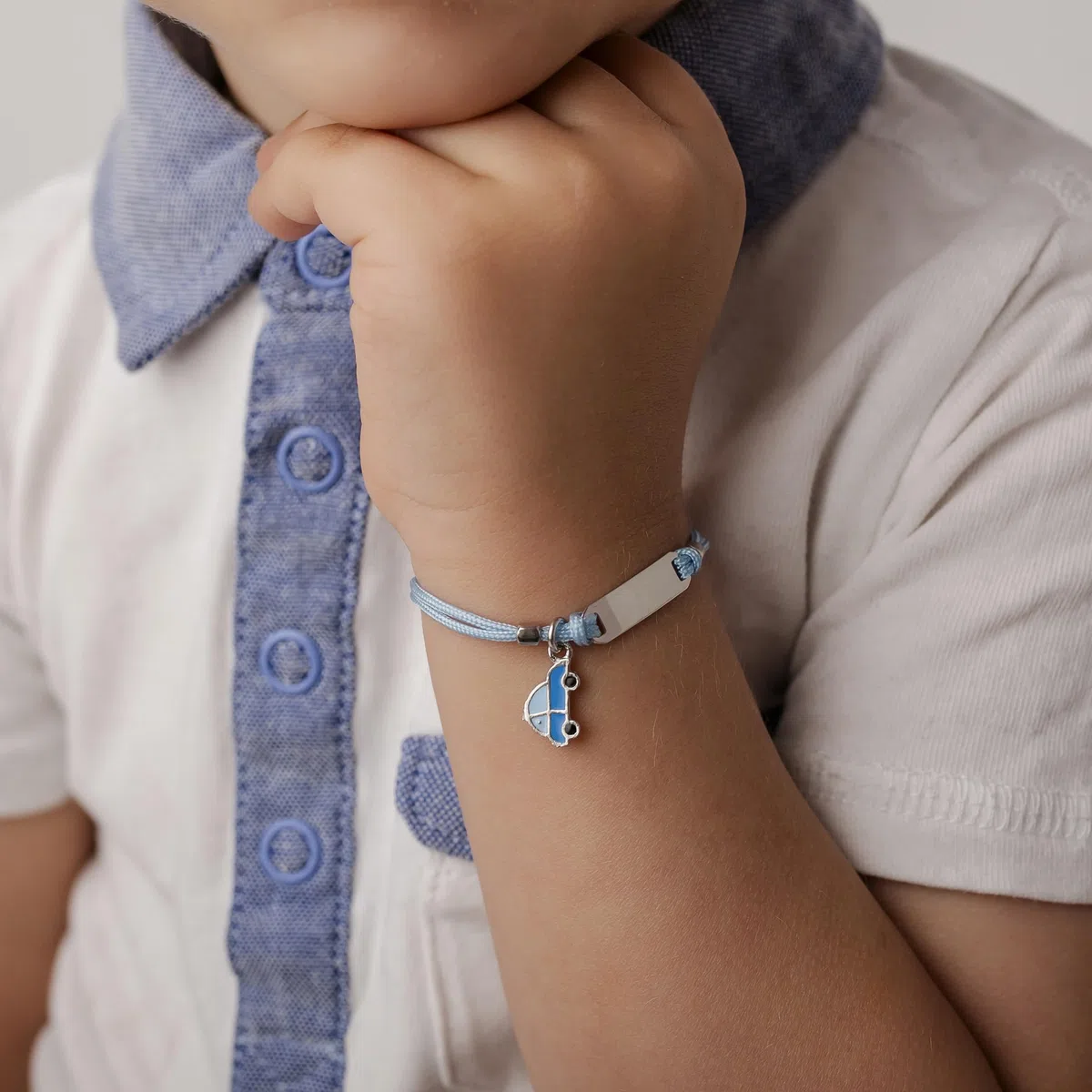 Sakrami Bracciale Argento 925 Bimbo Cordoncino Azzurro Macchinina Kids Collection + Confezione Regalo Personalizzata - Braccialetto per Nascita Comunione o Battesimo