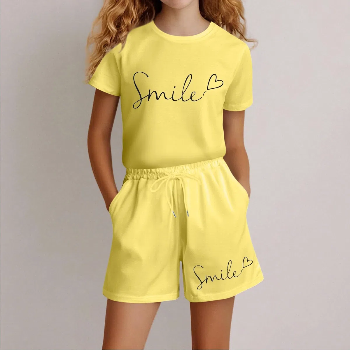Set estivo casual a maniche corte per bambine e ragazze, composto da t-shirt, top e pantaloncini con tasche. #178