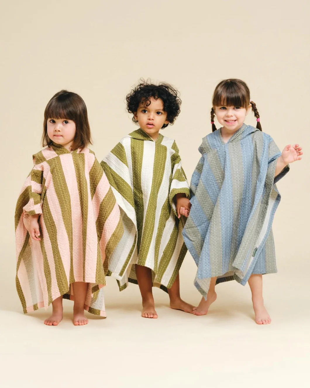 molis&co. Poncho da bagno per bambini 1-2 anni. Stripes. Telo mare con cappuccio. Accappatoio per bambini leggero e compatto. (OEKO-TEX 100).