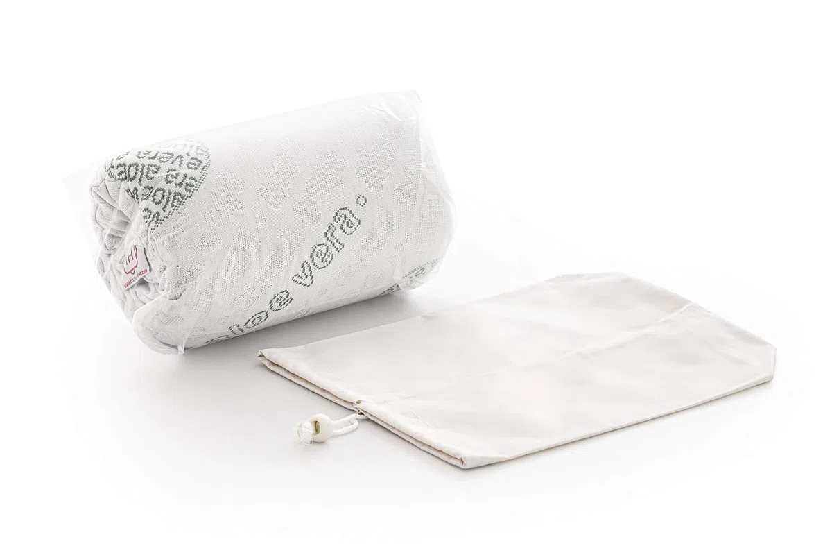 textil-home Cuscino da viaggio Memory Foam - 43x24 cm - Tessuto ecologico in aloe vera, anima in puro visco 100% naturale - Include borsone da viaggio.