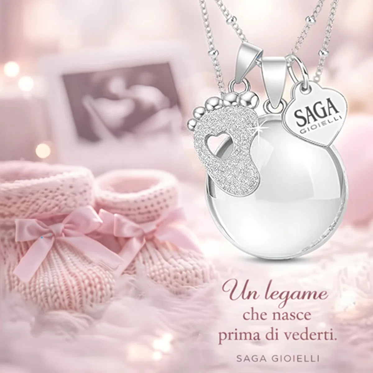 SAGA GIOIELLI - Collana Chiama Angeli Gravidanza Lunga con Ciondolo Richiamo Degli Angeli Gravidanza, Idee Regali per Donne Incinte come Porta Fortuna, Regalo per Futura Mamma (Piedino Cristalli)