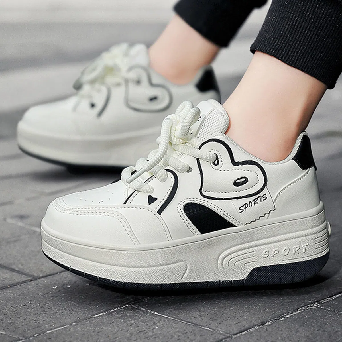 Surwin Scarpe con Rotelle Bambino, Scarpe con Ruote Posteriori Retrattili, Sneaker con Rotelle Bambini Ragazzo Ragazza Unisex Sneaker Skateboard con Lacci Traspirante, 31 EU-40 EU