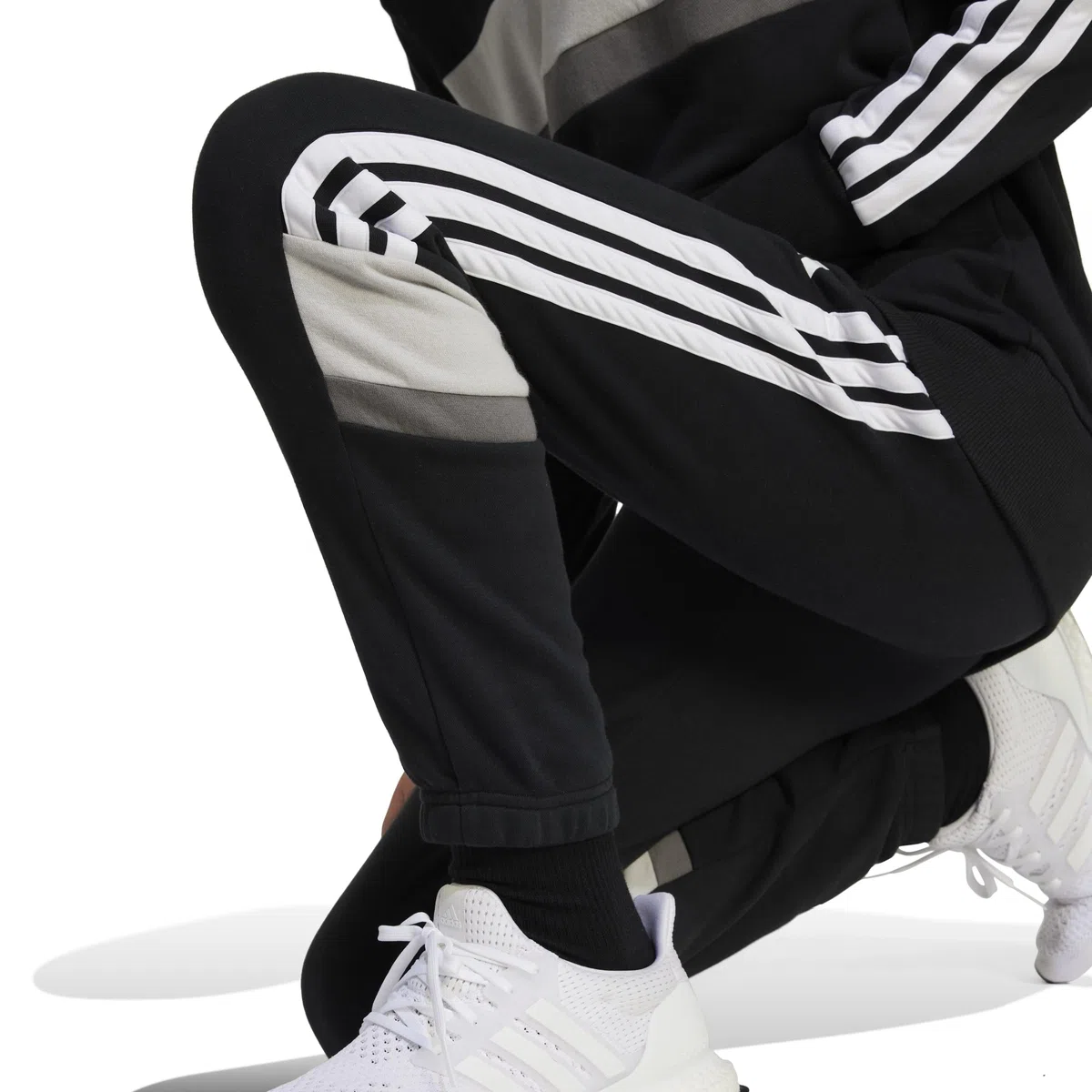 Adidas - Seasonal Essentials Tiberio 3 Stripes Fleece Pant, Pantaloni Unisex - Bambini e Ragazzi