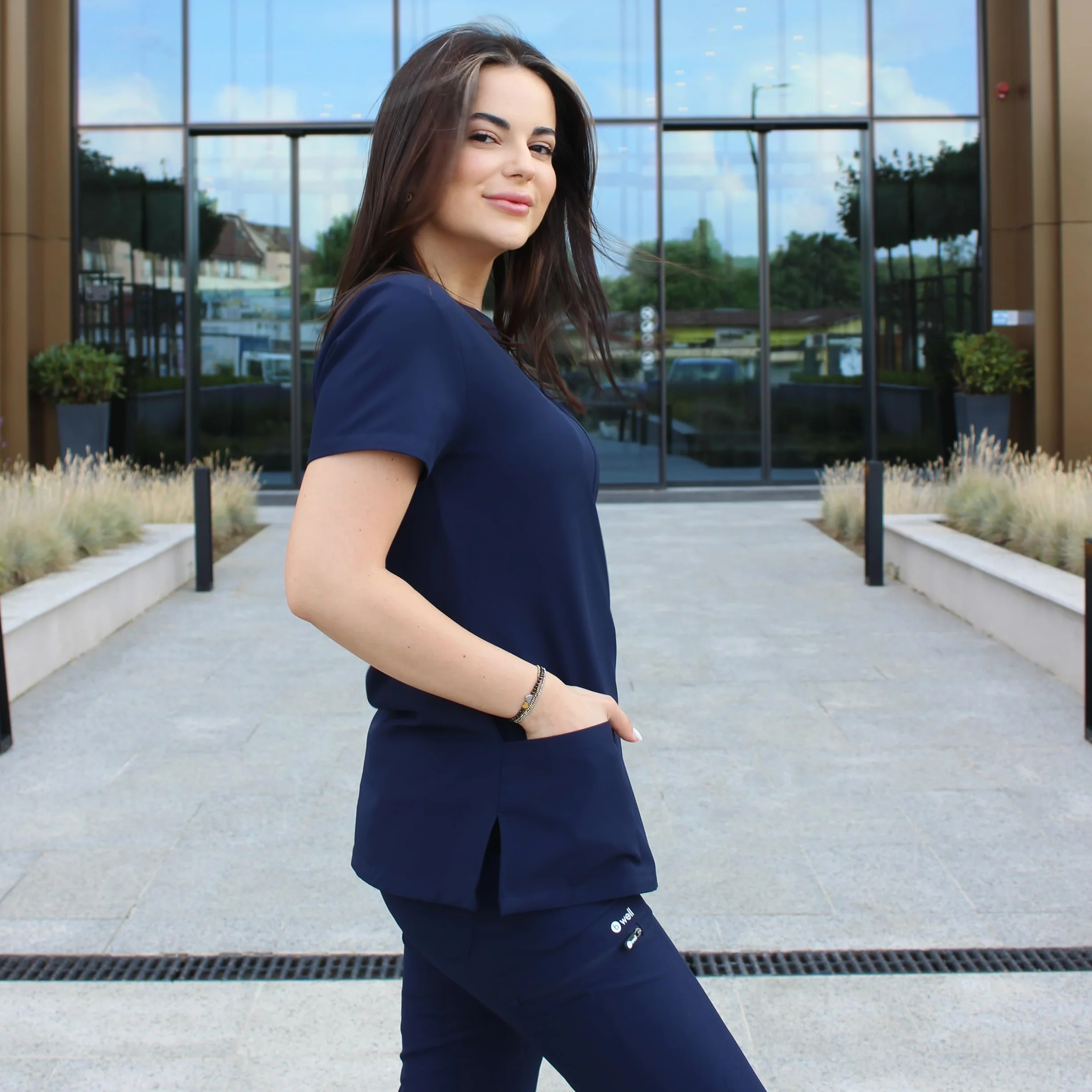 B-well Bella Divisa Sanitaria Donna Elastica | Uniforme Sanitaria Donna | Set con Casacca e Pantalone | Divise Sanitarie | con spandex