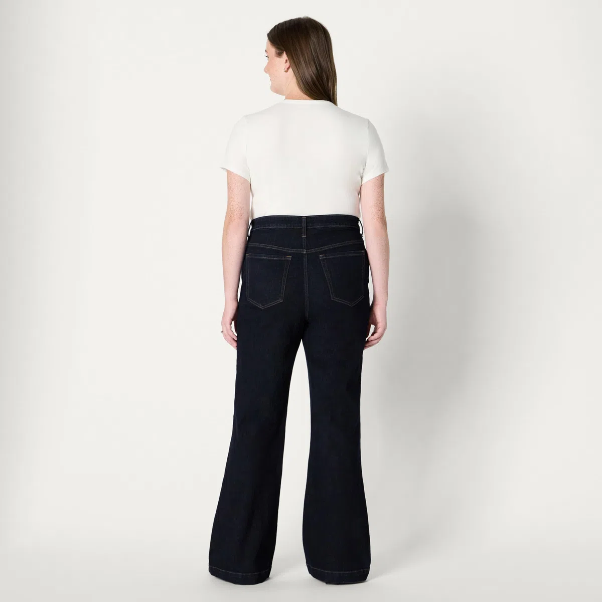 Amazon Essentials Jeans a Vita Alta che Valorizzano le Forme, a Zampa di Elefante, Super Elasticizzati Donna