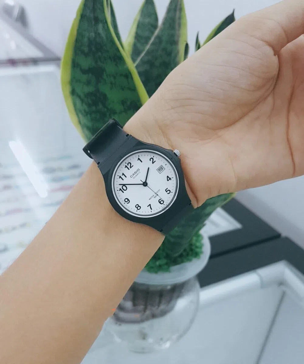 Casio MW-59 - Orologio analogico al quarzo, da donna, con cinturino in resina