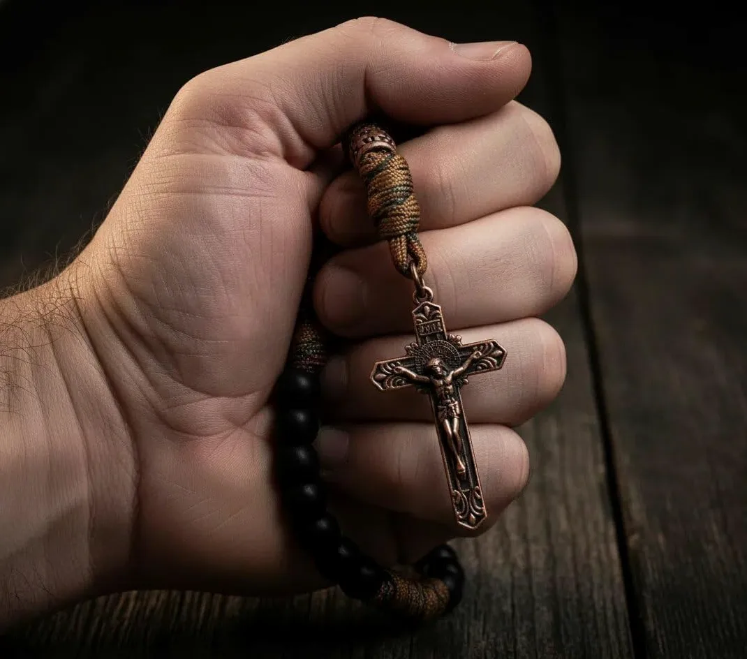 Nazareth Store Bronzo antico San Benedetto Rosario Paracord Nero opaco Perline robuste Rosario Collana con filo forte con croce INRI