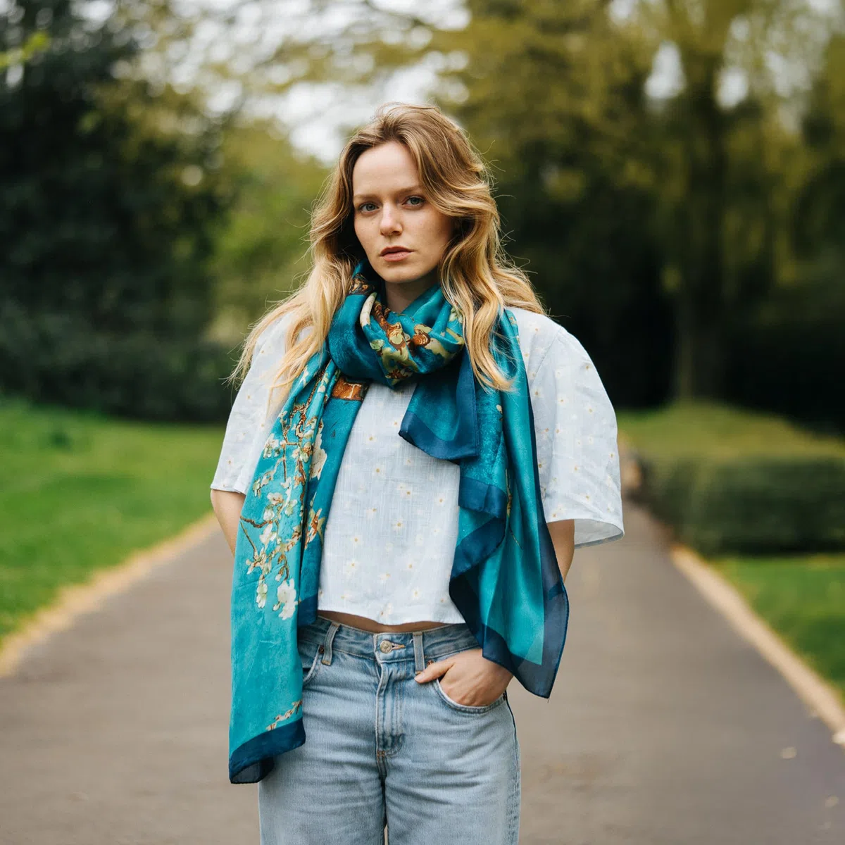 Trillion London® - Sciarpa in seta da donna, firmata, collezione primaverile, leggera, scialle avvolgente, beige, adatta per la vita quotidiana e viaggi, finitura liscia e morbida