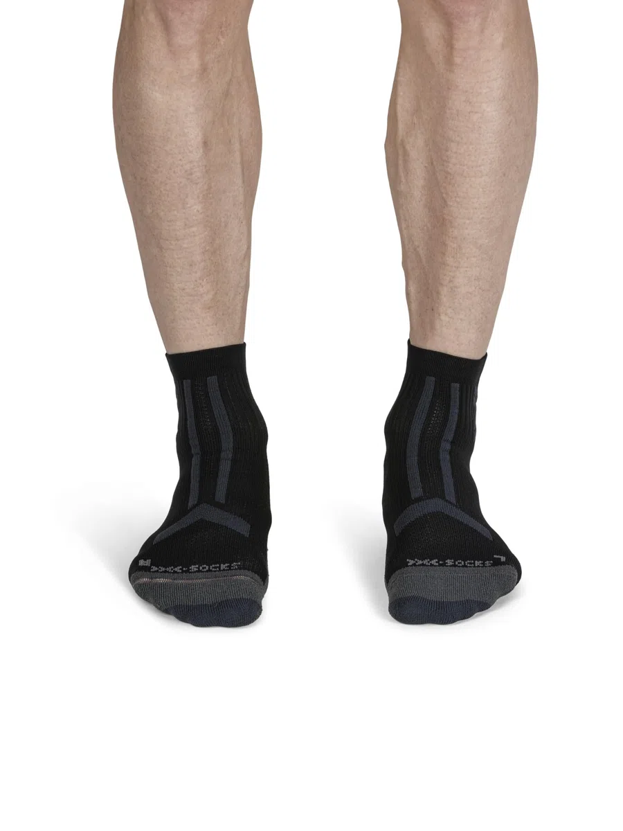 X-Socks Trailrun Discover Ankle Socks - comfort e protezione per trail running, con rete traspirante, controllo della temperatura e design resistente per avventure all'aperto - Blu/Nero, 45-47