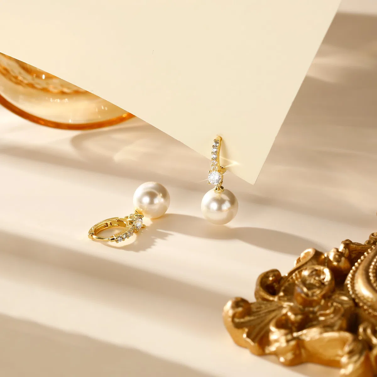 Kesaplan Orecchini con perle per donne e ragazze, placcati in oro 14 K, ipoallergenici, con zirconia cubica 5A, orecchini pendenti eleganti gioielli per regali