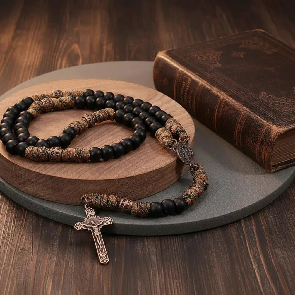 Nazareth Store Bronzo antico San Benedetto Rosario Paracord Nero opaco Perline robuste Rosario Collana con filo forte con croce INRI
