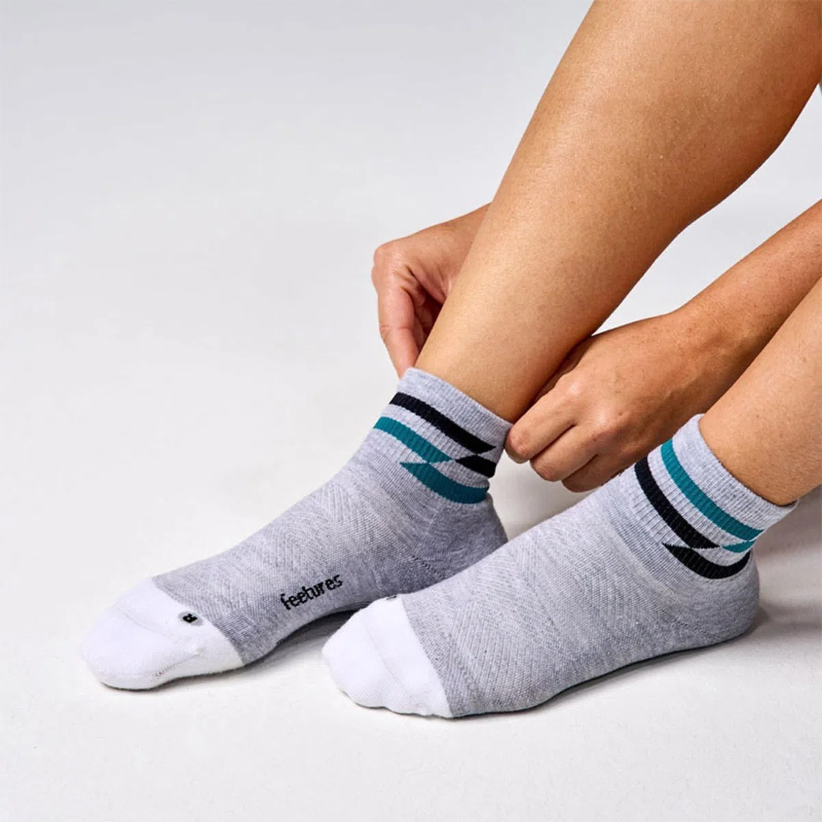 Feetures Elite Max Cushion Quarter Sock- Calzini sportivi da corsa per uomini e donne, compressione mirata, assorbimento dell'umidità